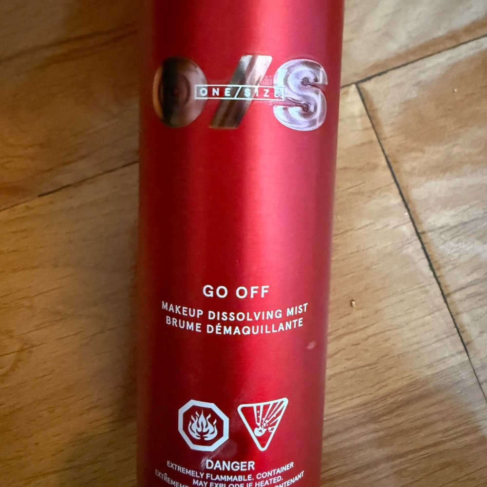 ONE/SIZE Go Off Makeup Dissolving Mist in Bold Red